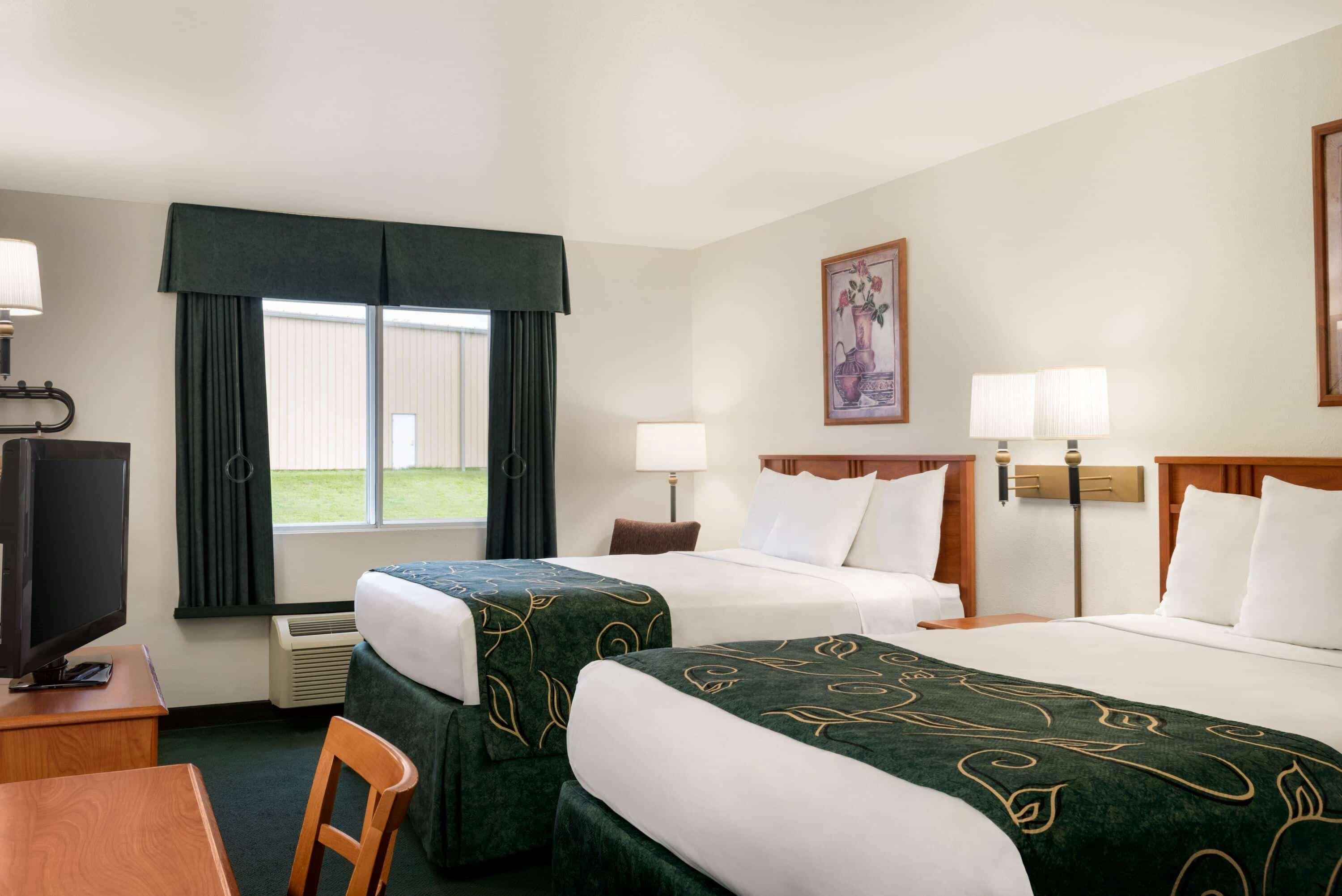 Travelodge By Wyndham Clinton Valley West Court מראה חיצוני תמונה