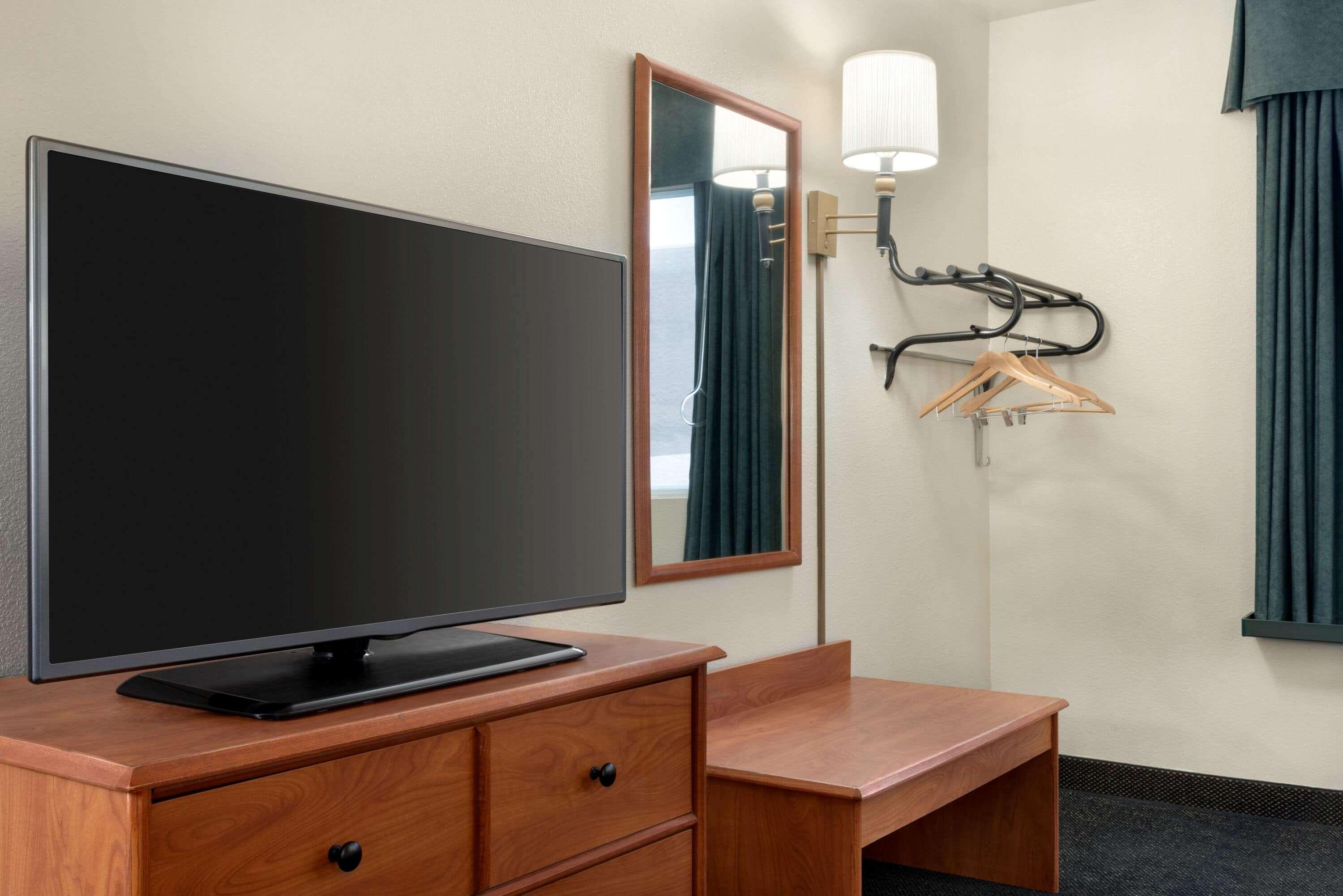 Travelodge By Wyndham Clinton Valley West Court מראה חיצוני תמונה