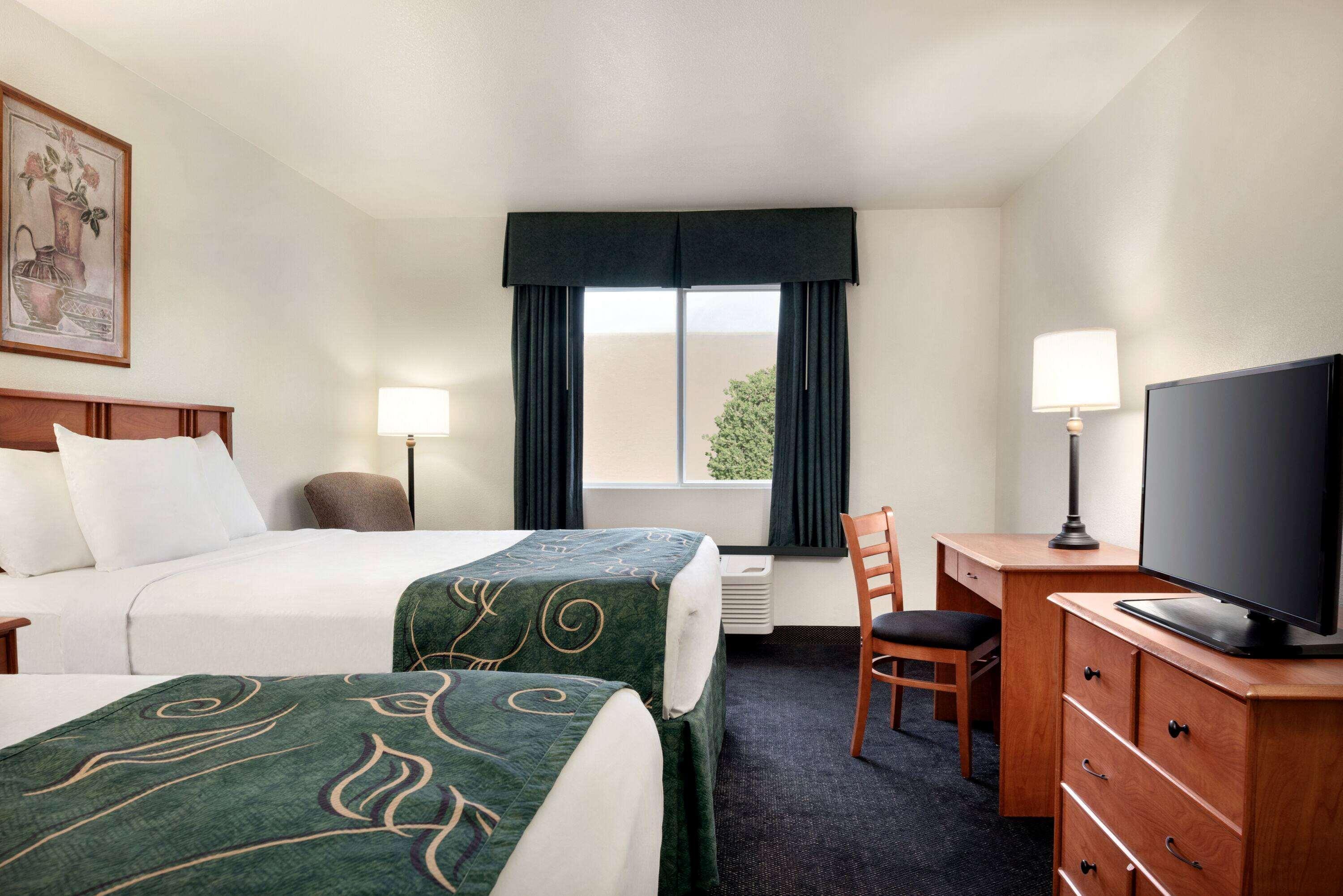 Travelodge By Wyndham Clinton Valley West Court מראה חיצוני תמונה