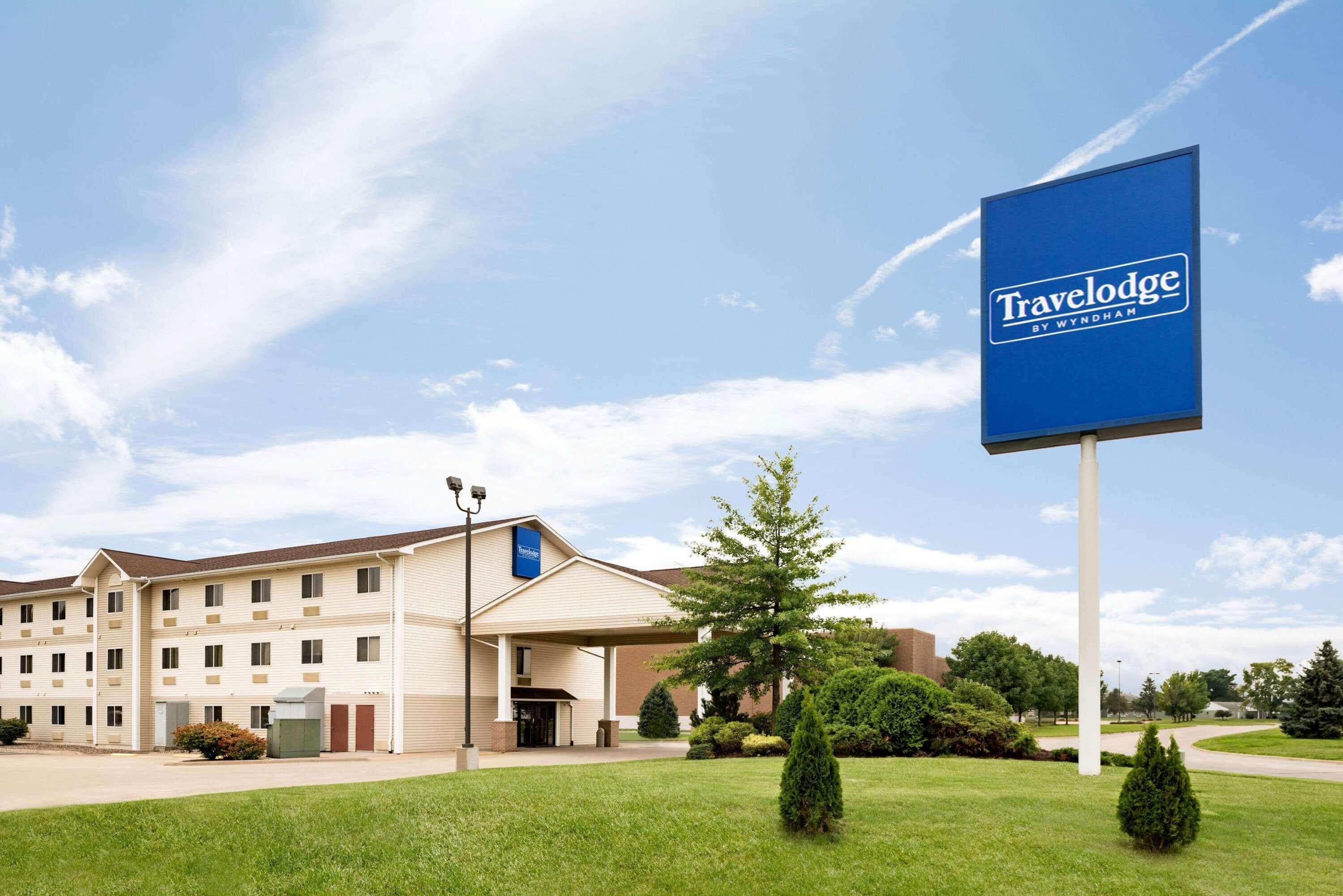 Travelodge By Wyndham Clinton Valley West Court מראה חיצוני תמונה