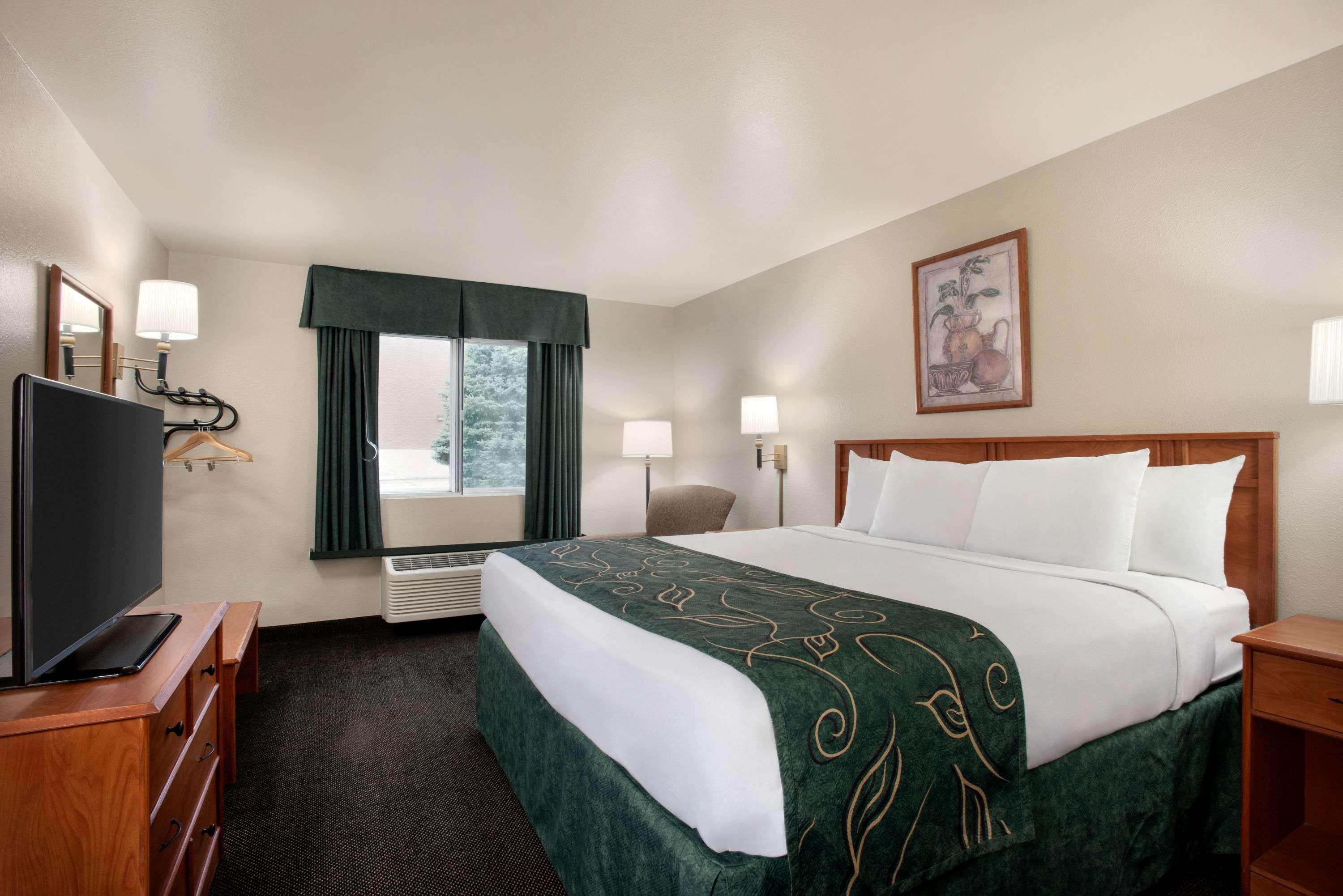 Travelodge By Wyndham Clinton Valley West Court מראה חיצוני תמונה